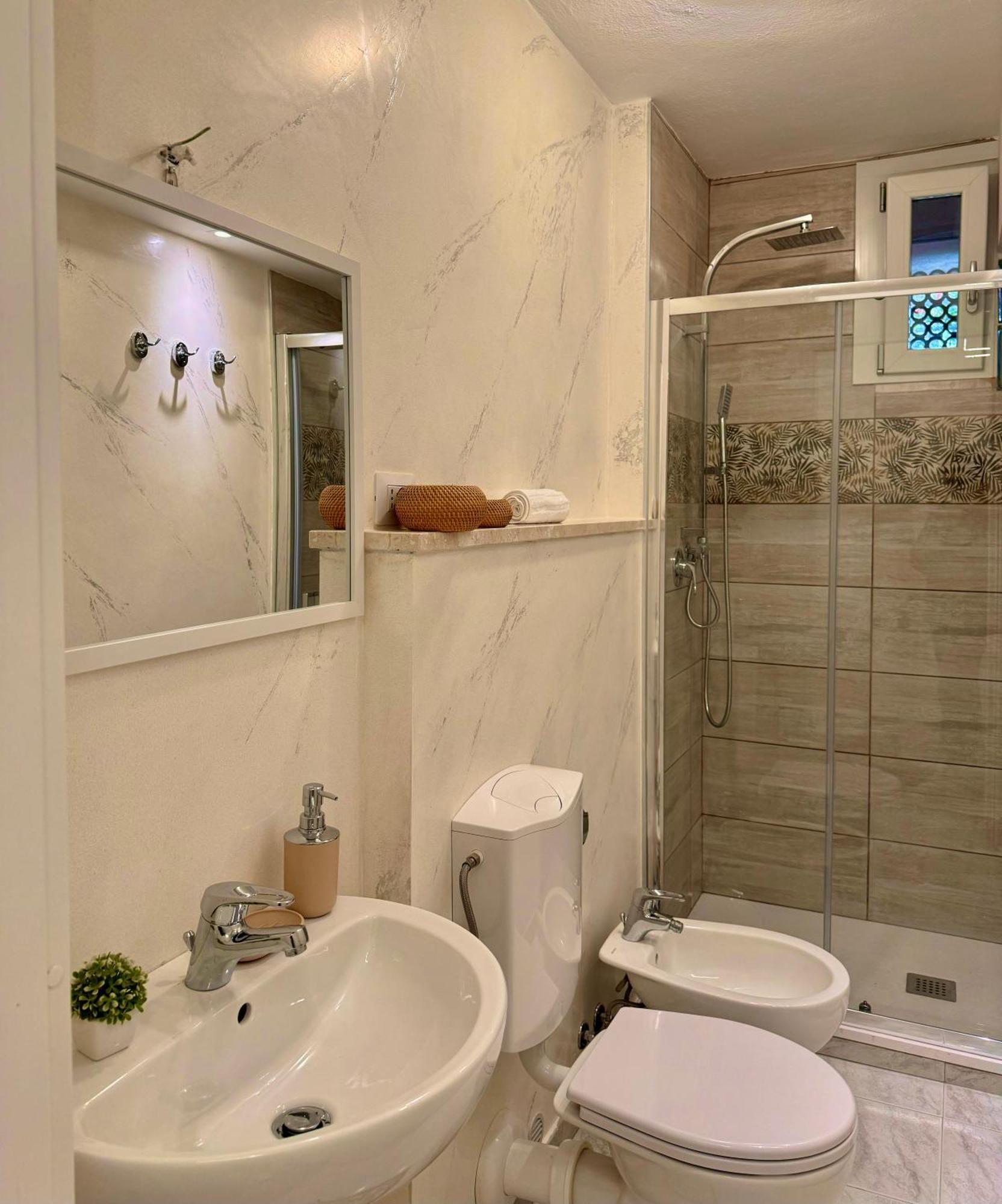 Nura's - Casa Azzurra Seaside Apartment Alghero